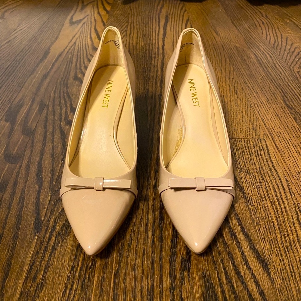 Nine West Nude Heels with a Bow detail Size 6